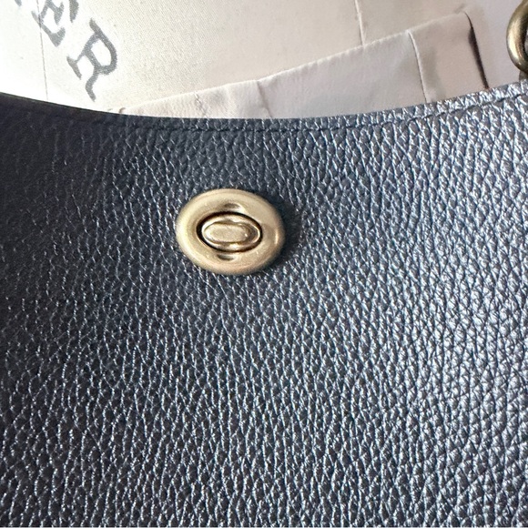 Coach Charlie Bucket Bag 21 Crossbody In Pebble Leather Black/Gold - Picture 11 of 13